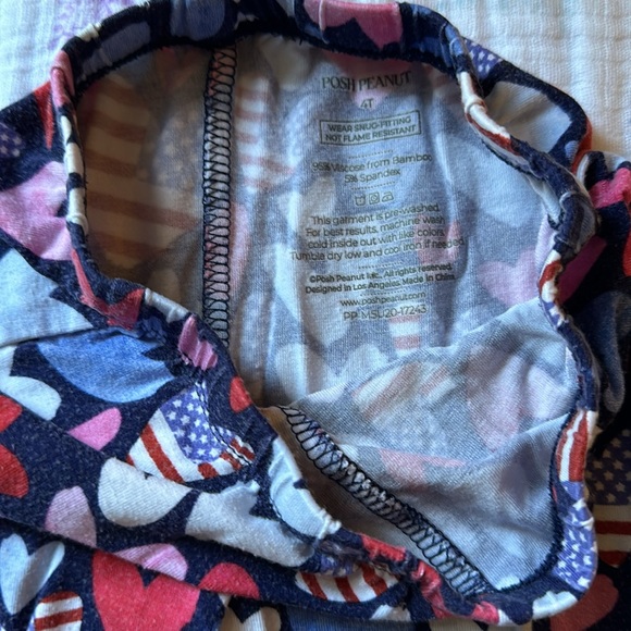 Posh peanut size 4t 2 piece pjs. Red, white & blue patriotic hearts print.❤️🤍💙 - Picture 6 of 7